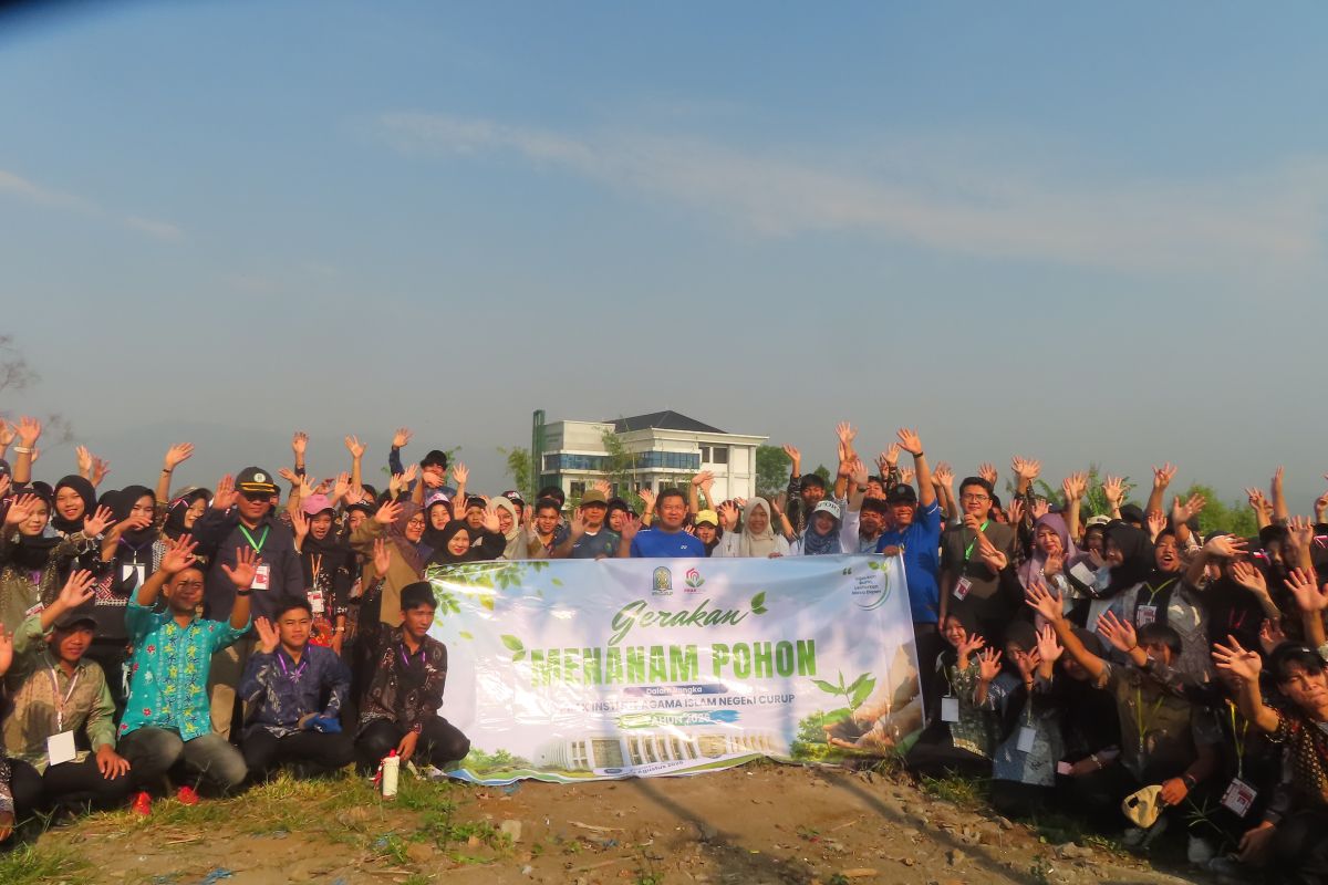Mahasiswa Tadris Bahasa Indonesia Dukung Green Campus IAIN Curup melalui Gerakan Ekoteologi