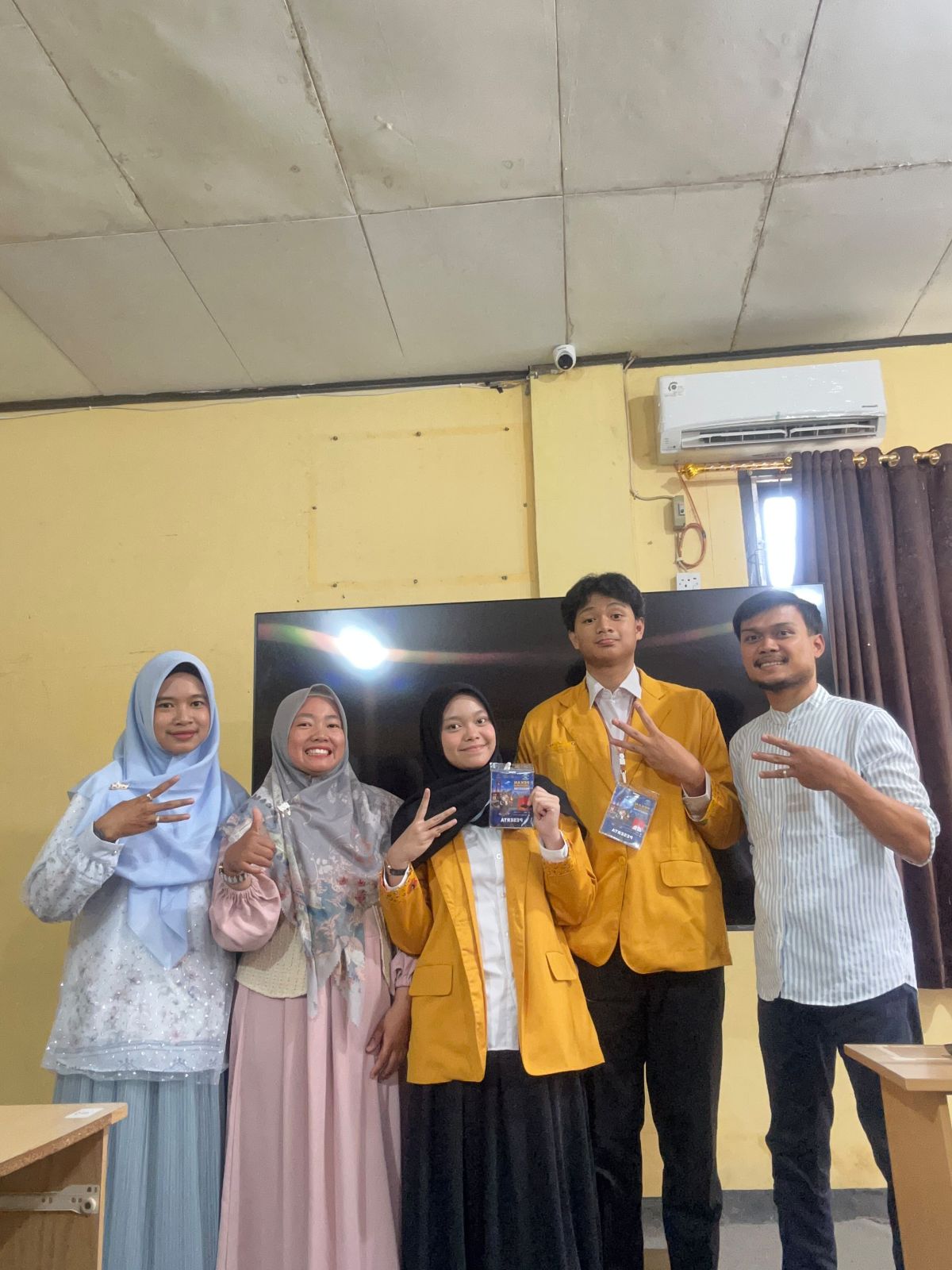Mahasiswaa TBI IAIN Curup Juara III lomba debat PKM IV Se Sumatera